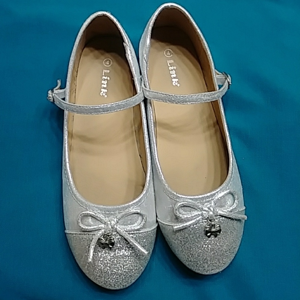 LINK SLIVER GIRLS ❤❤❤SHOES SIZE 4